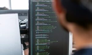 タイヤフッドの取付店の選び方｜オートバックスとガソリンスタンドどちらがいい？ 