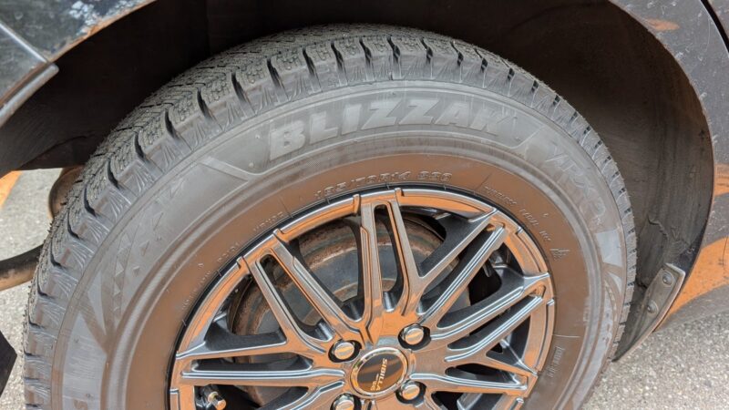 タイヤワールド館ベストで購入したブリザックVRX3 185/70R14ホイールセットの装着後（ホイールはSIBILLA NEXT W-5・2026年10月3日撮影）